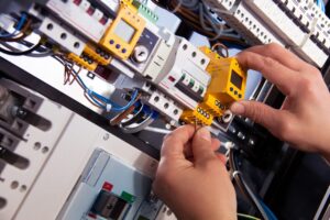 Montaje y mantenimiento de instalaciones eléctricas de baja tensión