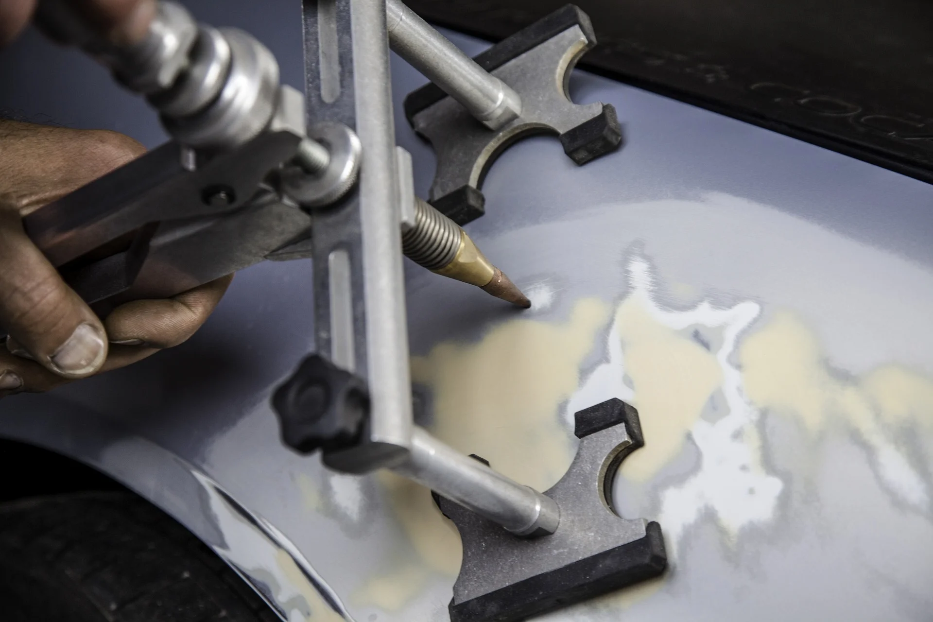 Mantenimiento de elementos no estructurales de carrocerías