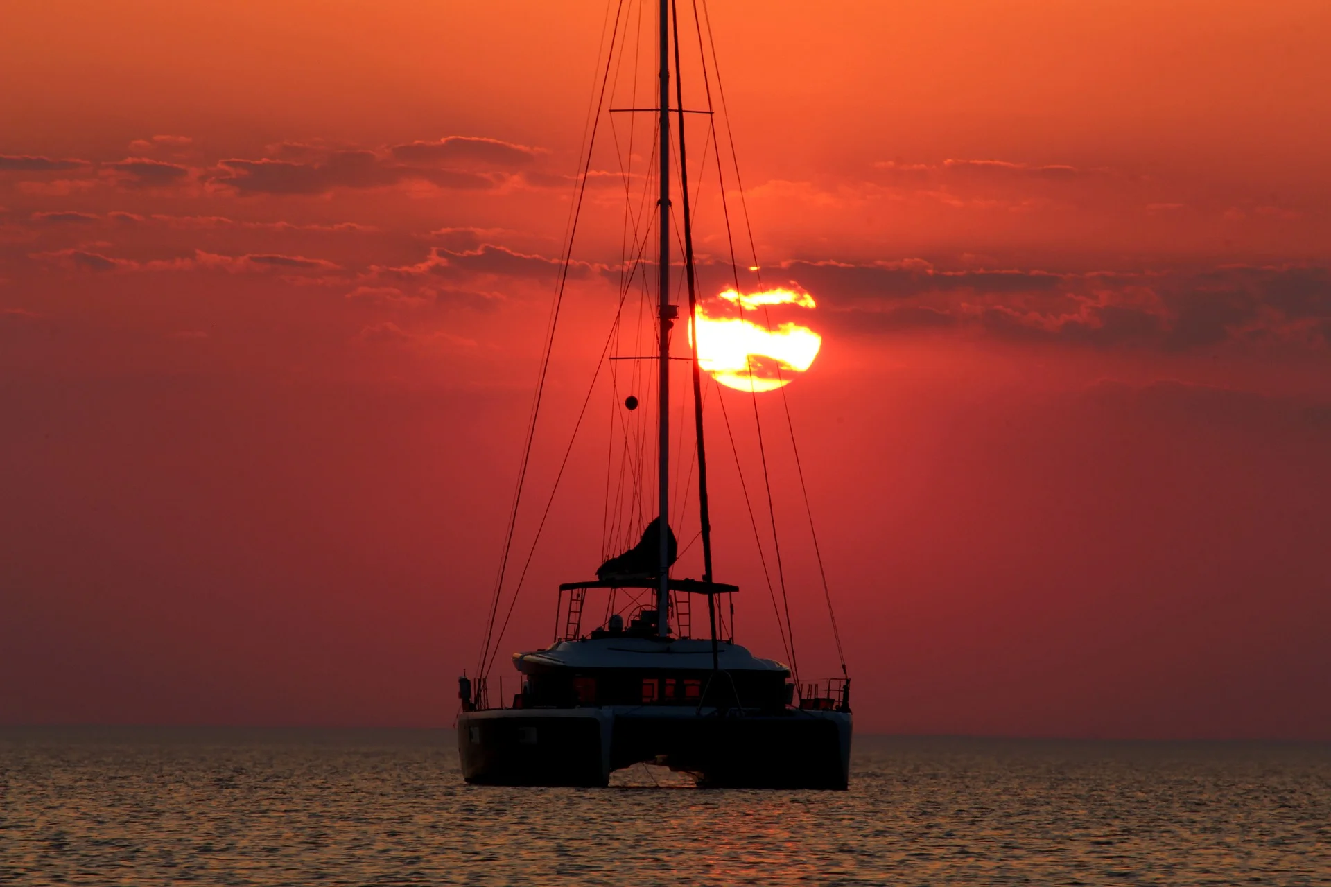 El primer catamarán eléctrico y solar