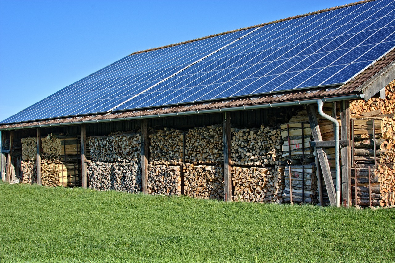 paneles solares en un tejado